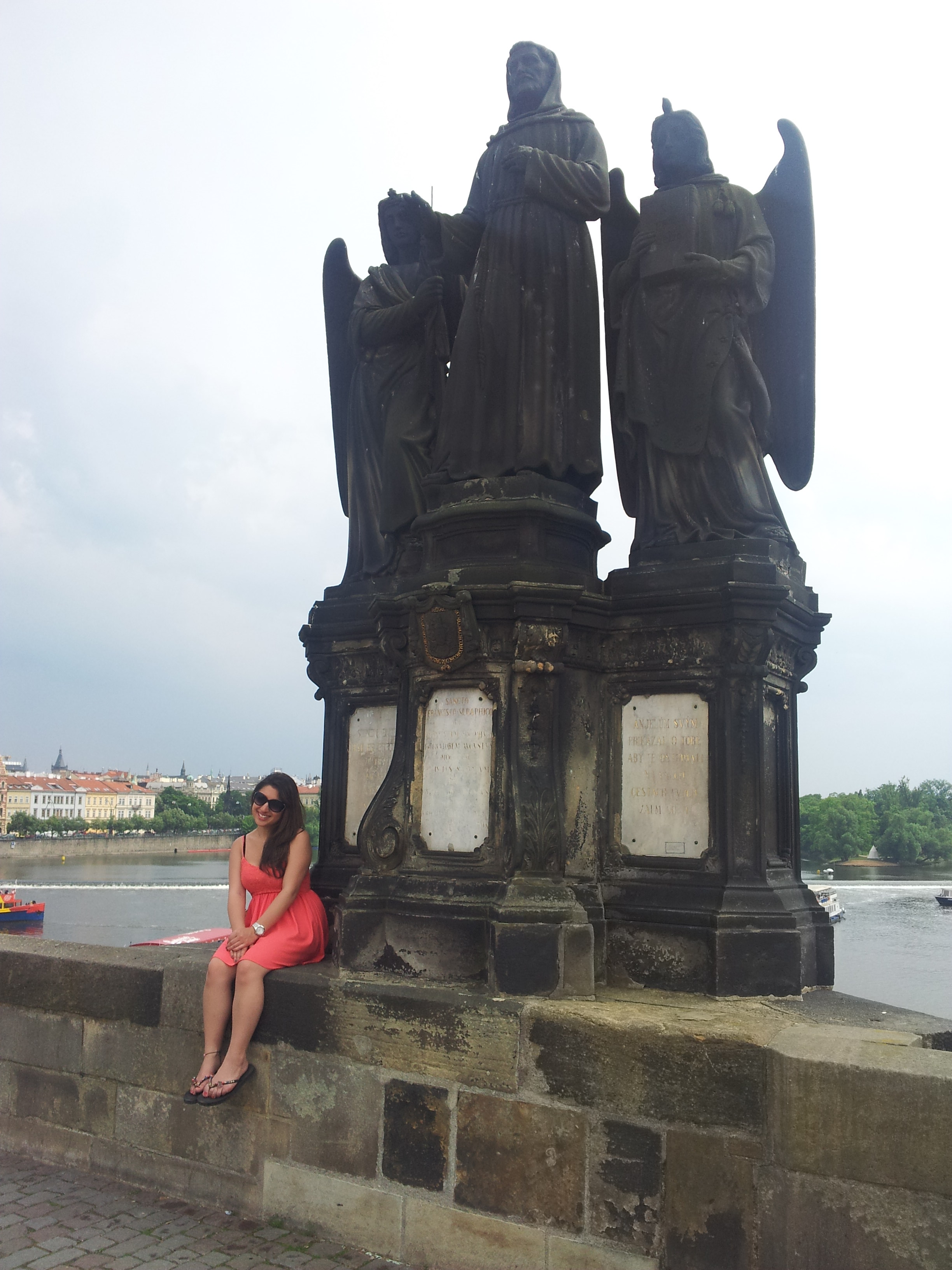 girl-posing-charles-bridge