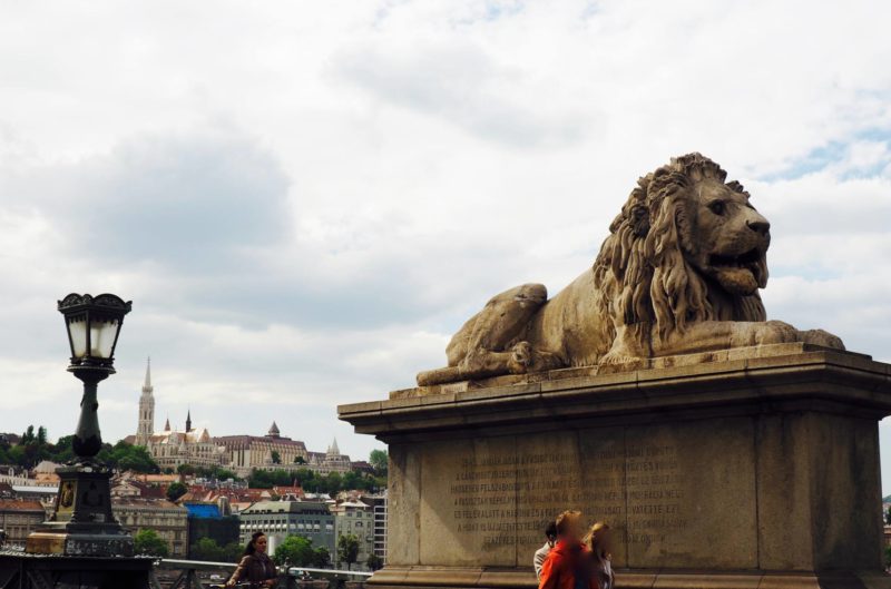 budapest-bridge-statue