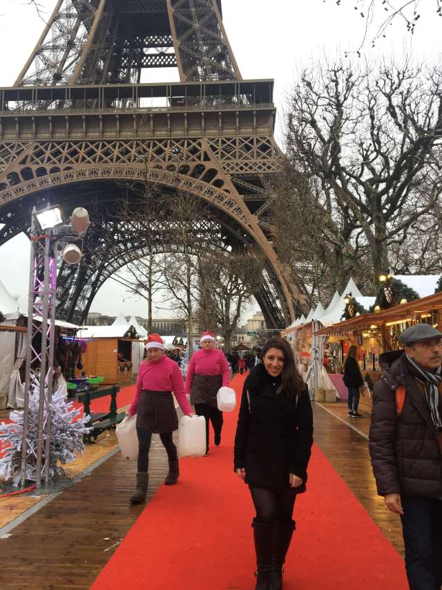 Eiffel-tower-christmas-market