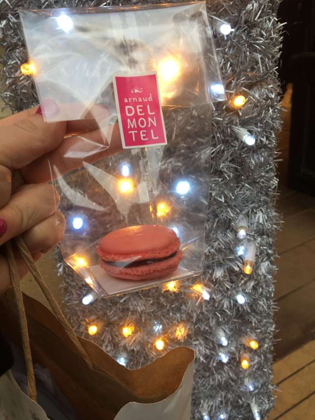 french-macarons-paris-bakery